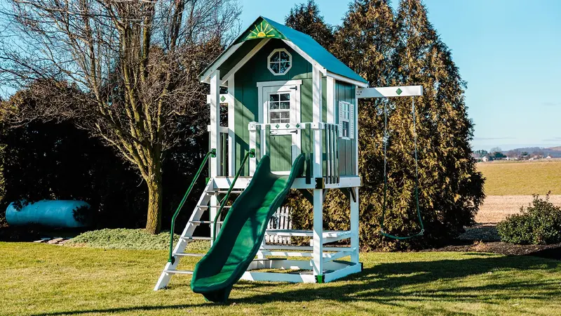 King Swings The Lodge – Wooden Playhouse For Outdoor Fun 1