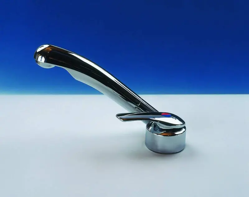 Reich Twist Chrome Right-Hand Mixer Tap – Ergonomic Rotating Spout Design 1